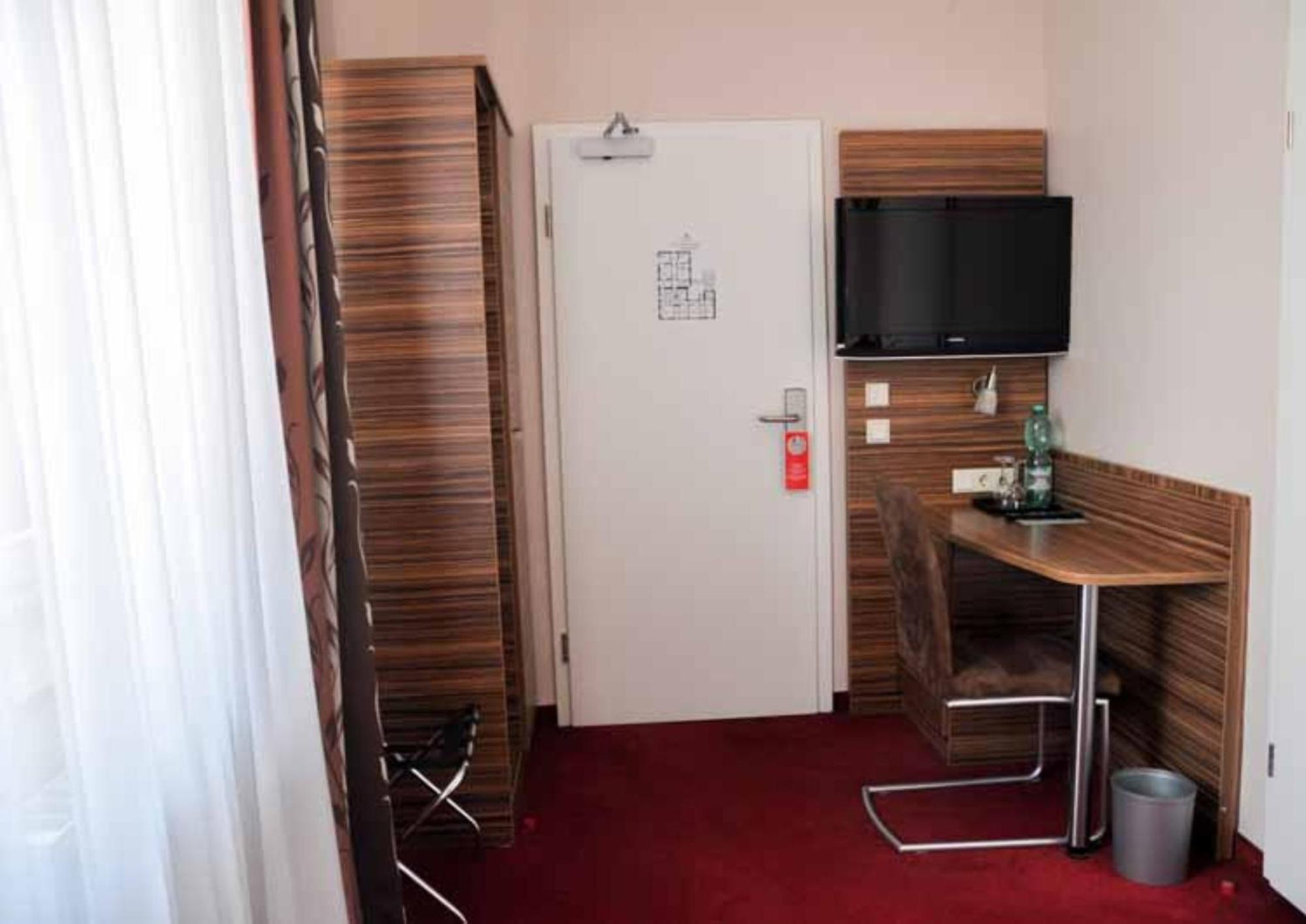 Erde Hotel Erlangen Exteriör bild